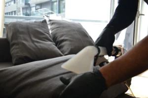 Limpeza de sofás de hotéis: 7 métodos e cuidados especiais